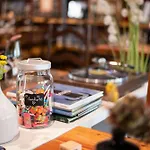 - 艾特雷斯餐厅13酒店 Saint-Léonard
